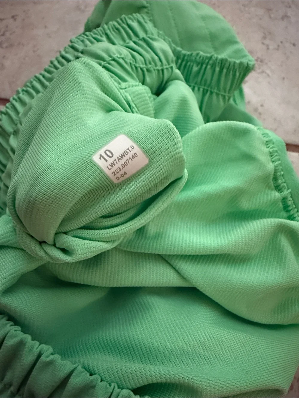 Lululemon Hotty Hot Low-Rise Lined 4" Running - Picture 2 of 3